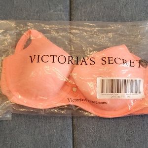 NWT - Victoria's Secret Lace Bra 34C